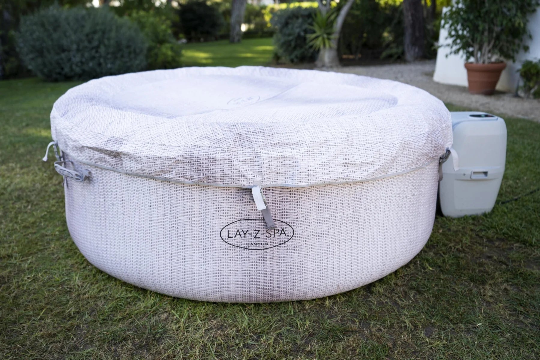 Lay-Z-Spa Cancun AirJet™ Hot Tub 3